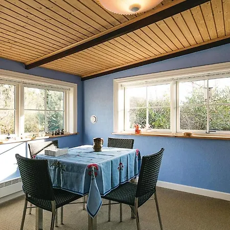 펜션 Three-bedroom Holiday In
